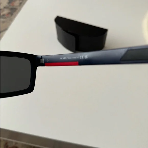 Prada Linea RossaPS 02ZSU
